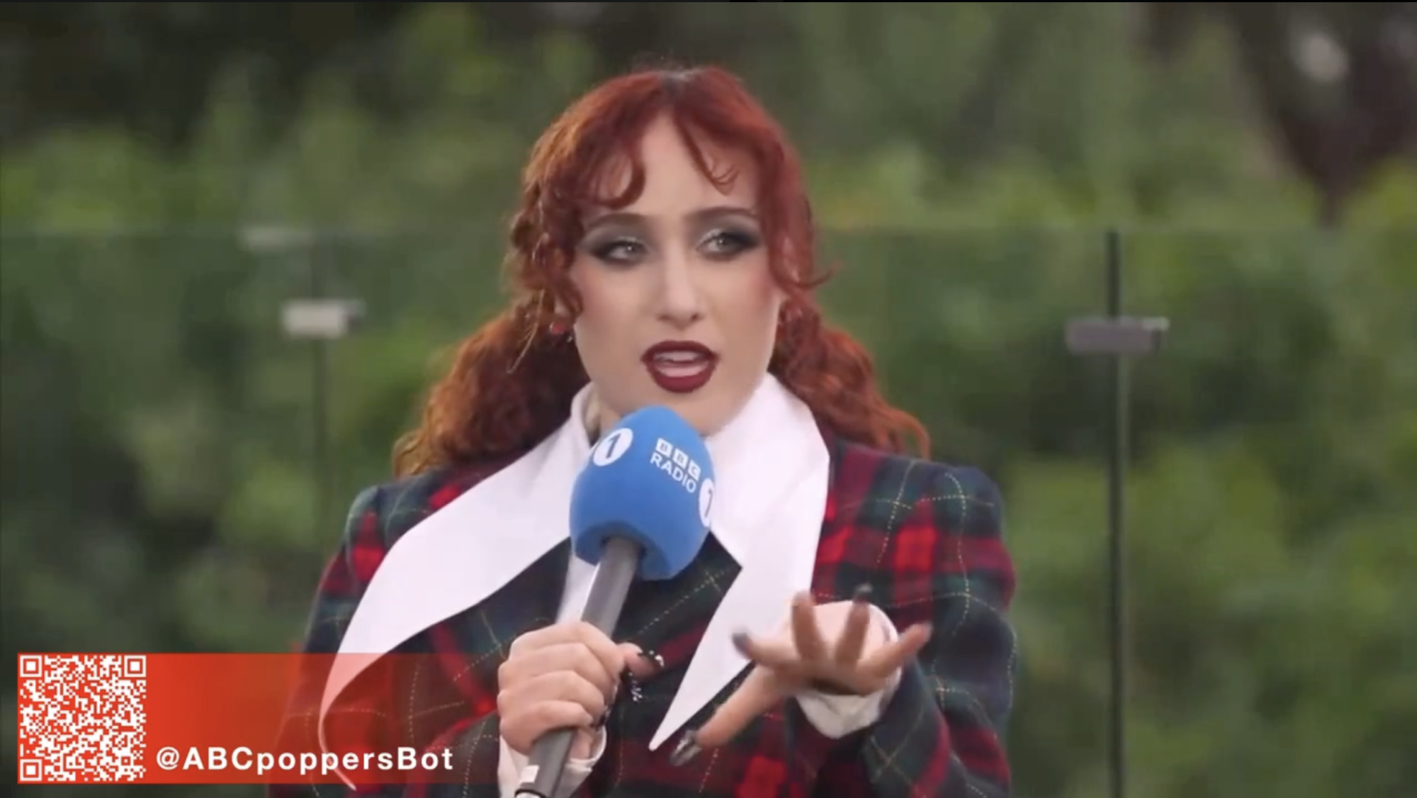 Всегда происходит какая-то хуйня. Какая-то сука блюет, какая-то сука вдыхает попперсы, какой-то девушке всё равно, что её парик наполовину снят Сочи Всегда происходит какая-то хуйня. Какая-то сука блюет, какая-то сука вдыхает попперсы, какой-то девушке всё равно, что её парик наполовину снят Сочи